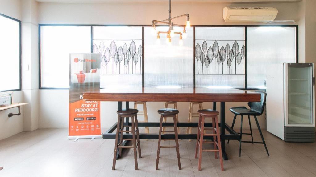 Reddoorz Plus Near Osmena Highway 2 Manila Ngoại thất bức ảnh